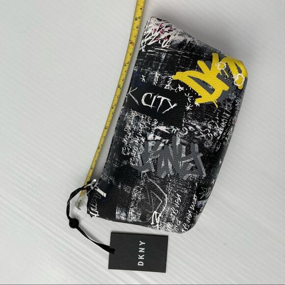 🆕 DKNY graffiti print pouch streetwear style - Picture 2 of 12